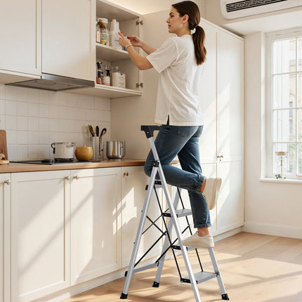 4-Step Folding Aluminum Ladder, 150 kg, Anti-Slip Steps