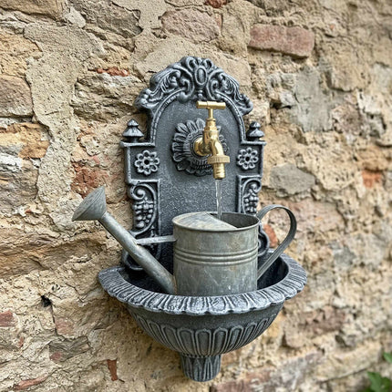 Antiker Grüner Wandbrunnen, Becken aus Aluminiumguss