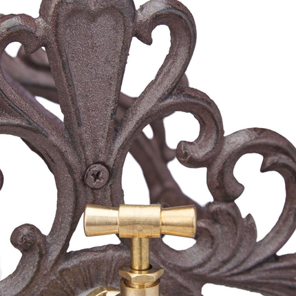 Antiker Schlauchaufroller mit Wasserhahn