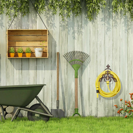Antiker Schlauchaufroller mit Wasserhahn