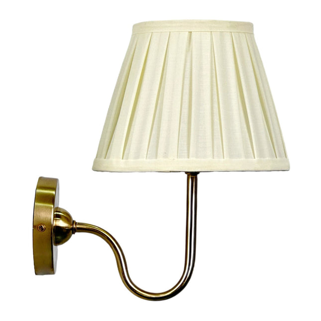 Antike Wandlampe mit plissiertem Stoffschirm
