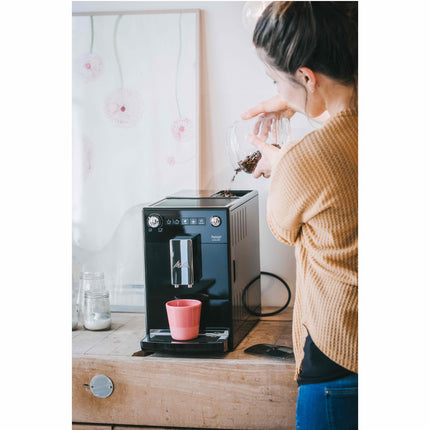 Kaffeevollautomat, schlankes Design, leises Mahlwerk