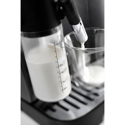 Automatický espresso kávovar s napěňovačem mléka, 7 druhů kávy