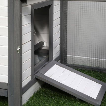 Winter-proof chicken house with run and nesting box, pine
