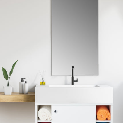 Badezimmerschrank mit Tür und Einlegeböden