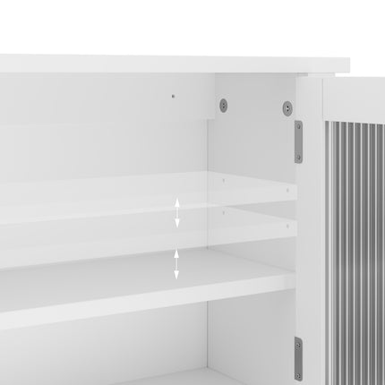 Badezimmerschrank mit verstellbaren Einlegeböden