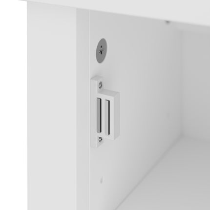 Badezimmerschrank mit verstellbaren Einlegeböden