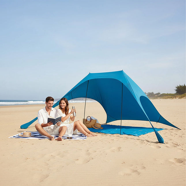 Strandtent met zonbescherming en groot matje