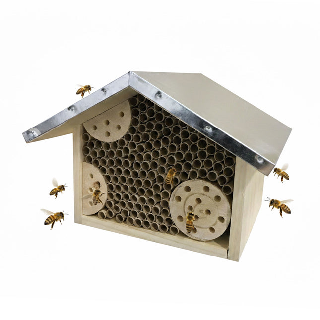 Insektenhotel mit Metalldach für Wildbienen