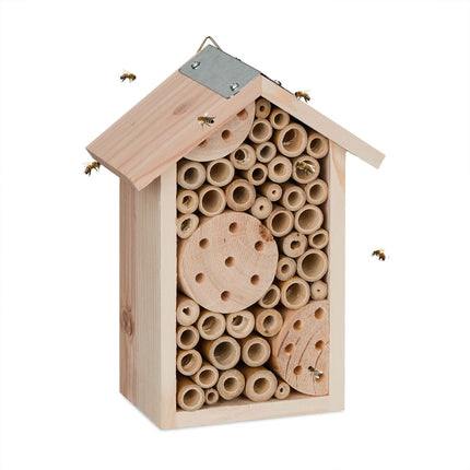 Bienenhotel mit Bambusröhren