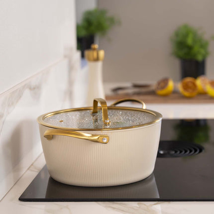 Béžový hliníkový hrnec 24 cm s poklicí, objem 4.4 L