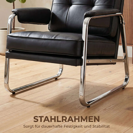 Loungesessel aus schwarzem Kunstleder mit Armlehnen, Stahlfüße