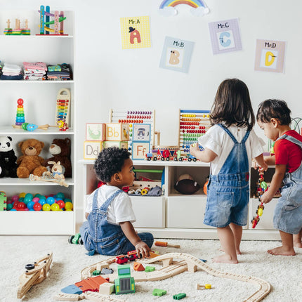 Bibliothèque pour enfants blanche