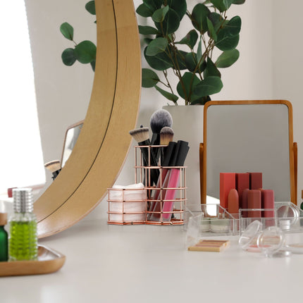 Brush holder with 3 compartments