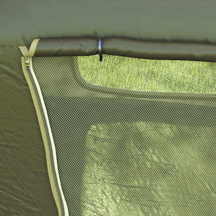 Feldbett mit Zelt - UV-Schutz und Regenschutz