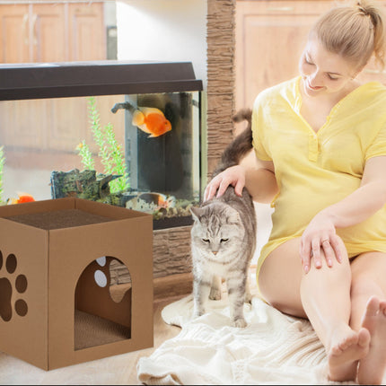 Maison pour chat en carton avec griffoir