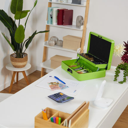 Cash drawer with combination