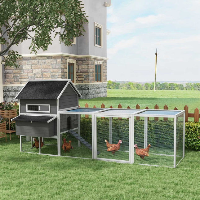 Chicken house with nest box and run for 8–10 chickens