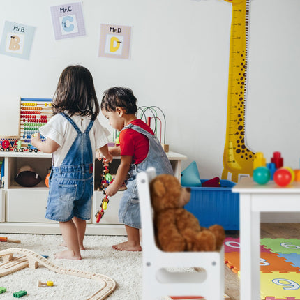 Children's table with 2 chairs