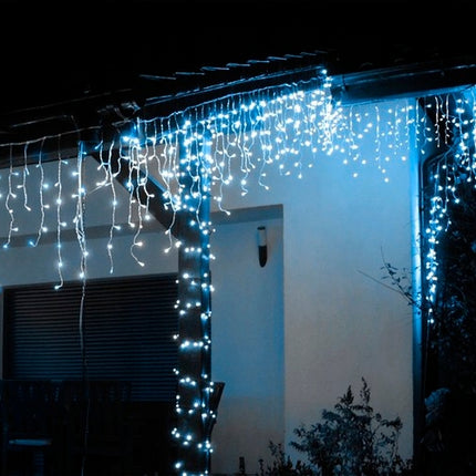 Weihnachtsbeleuchtung - Eiszapfen 300 LED kaltweiß 31V 