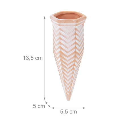 Clay cone for irrigation in a set of 4