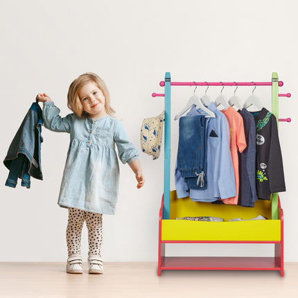 Kleiderbügel für Kinder mit Ablagen