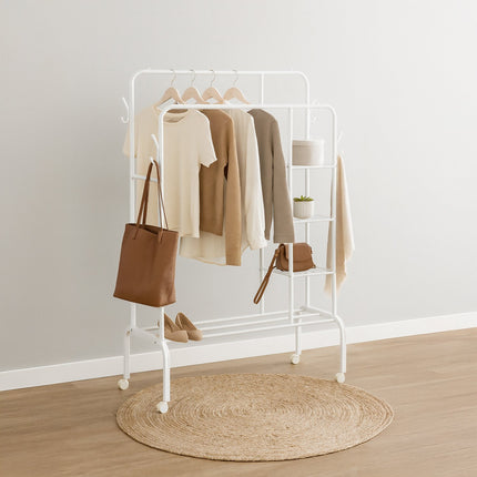 Rollgarderobe mit doppelten Kleiderstangen und Ablagen