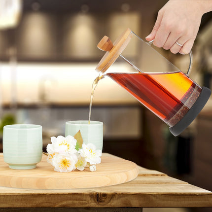 Coffee maker with bamboo lid