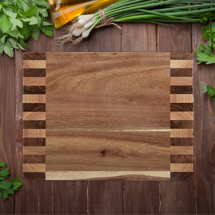 Cutting board in acacia wood