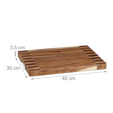Cutting board in acacia wood