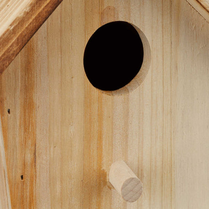 Deko-Vogelhaus mit brennendem Dach