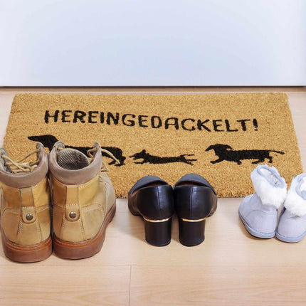 Door mat in coconut "Hereingedackelt"