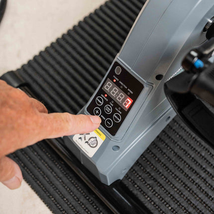 Elektrischer Pedaltrainer mit Matte und Fernbedienung