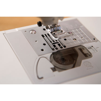 Elektronický šicí stroj, 100 stehů, LCD displej, volné rameno
