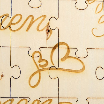 Gravírované dřevěné puzzle ve tvaru srdce – dárek