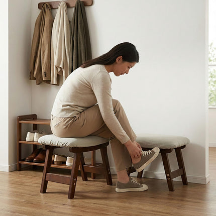 Ergonomická béžová podnožka, bukové dřevo a lněný potah