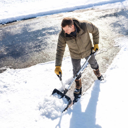 Ergonomic Snow Shovel with 45 cm Wide Plastic Blade