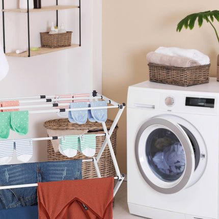 Extendable and foldable drying rack