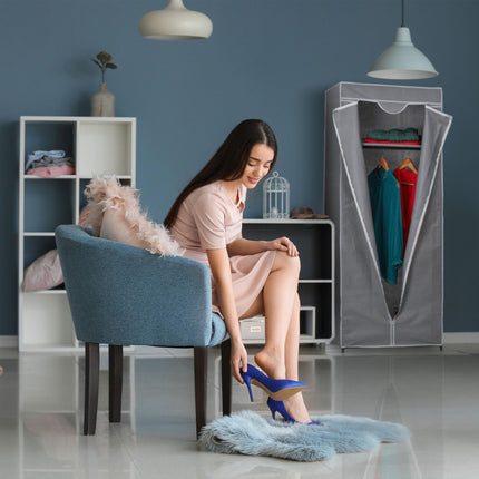 Stoffgarderobe mit Kleiderstange