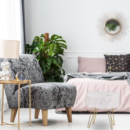 Hocker aus Kunstfell in Weiß-Gold