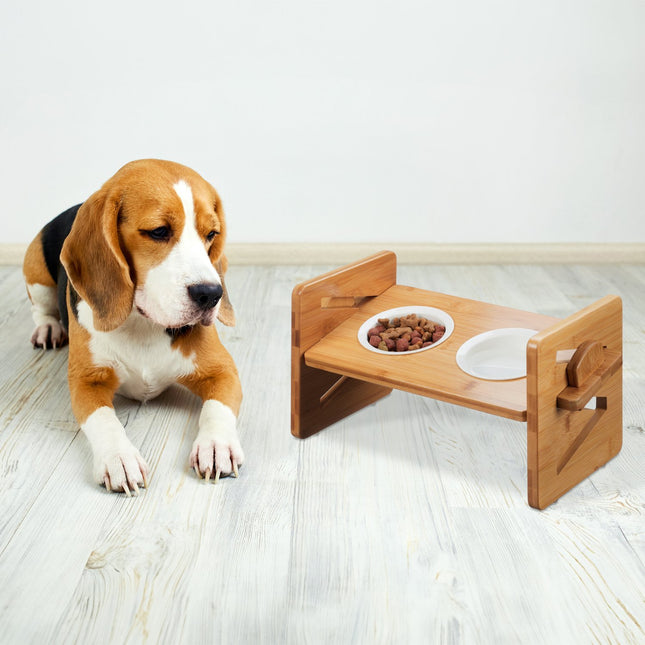 Feeding station for dogs adjustable in height