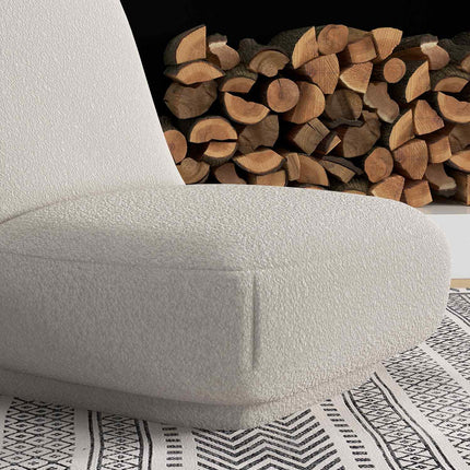 Sessel & Sofa aus cremefarbenem Samt – zur Meditation oder zum Entspannen