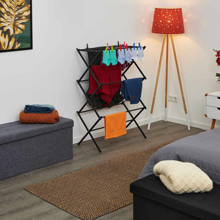 Foldable coat hanger in metal