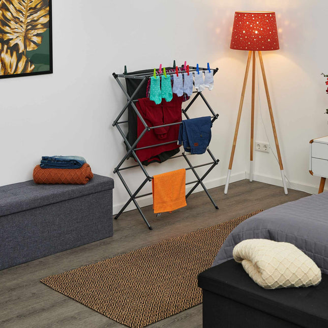 Foldable coat hanger in metal