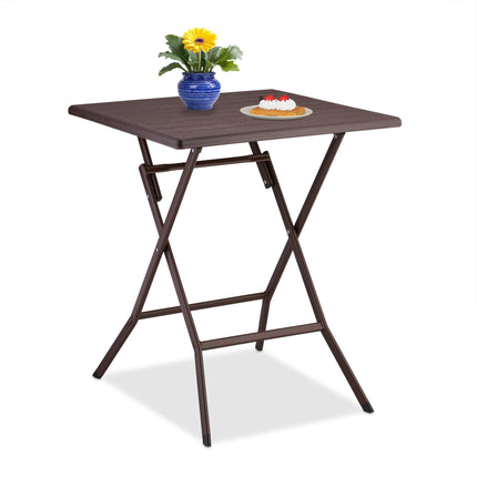 Folding table