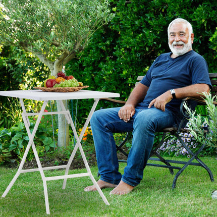 Folding table