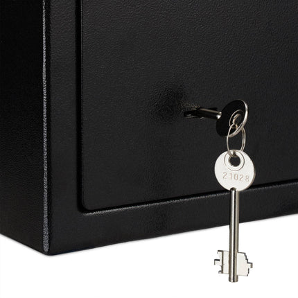 Möbelschrank mit Schlüssel