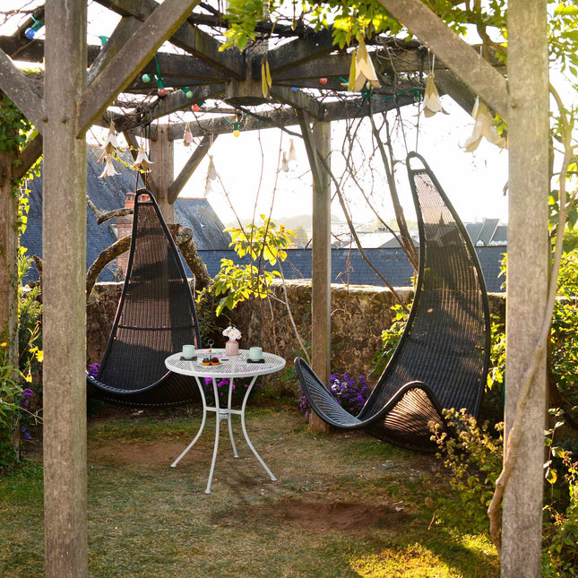 Gartentisch mit Sonnenschirmloch