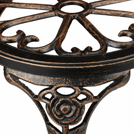 Banc de jardin avec des roses