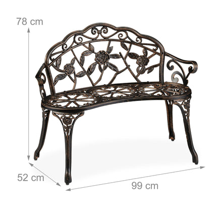 Banc de jardin avec des roses